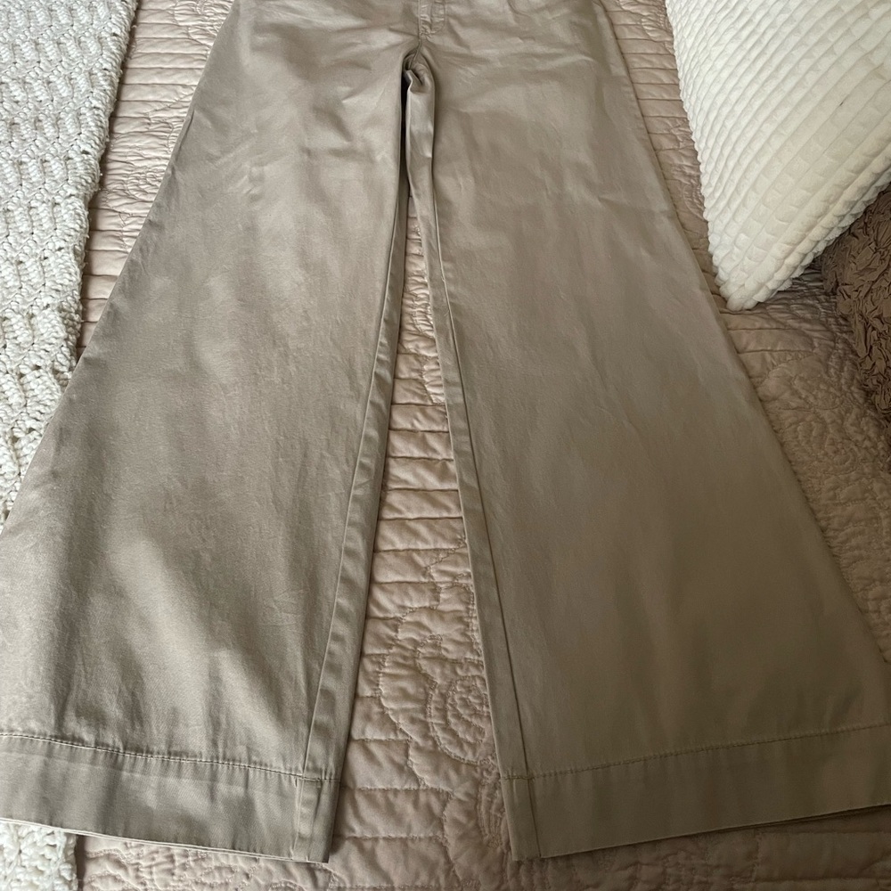 Liz Clayburn Sloan khakis